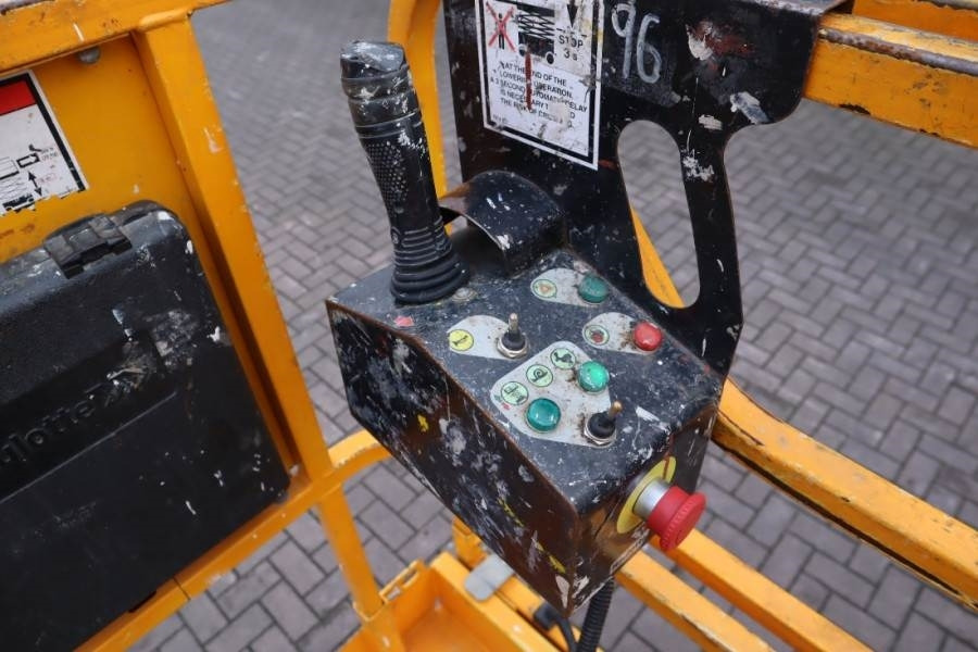 Haulotte Compact 8 Electric, 8.2m Working Height, 350kg Cap - رافعات مقصية: صور 4 Haulotte Compact 8 Electric, 8.2m Working Height, 350kg Cap - رافعات مقصية: صور 4