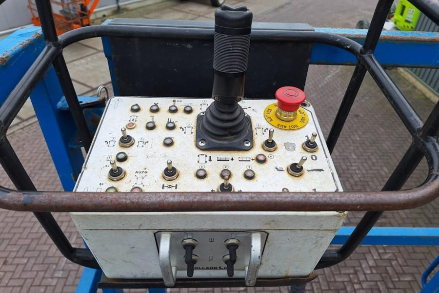 Holland Lift Megastar G320DL30 4WDS/N Diesel, 4x4x4 Drive, 34m - رافعات مقصية: صور 4 Holland Lift Megastar G320DL30 4WDS/N Diesel, 4x4x4 Drive, 34m - رافعات مقصية: صور 4