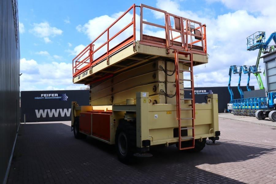 JLG SL320-30 Diesel, 4x4 Drive, 34m Working Height, 14 - رافعات مقصية: صور 2 JLG SL320-30 Diesel, 4x4 Drive, 34m Working Height, 14 - رافعات مقصية: صور 2