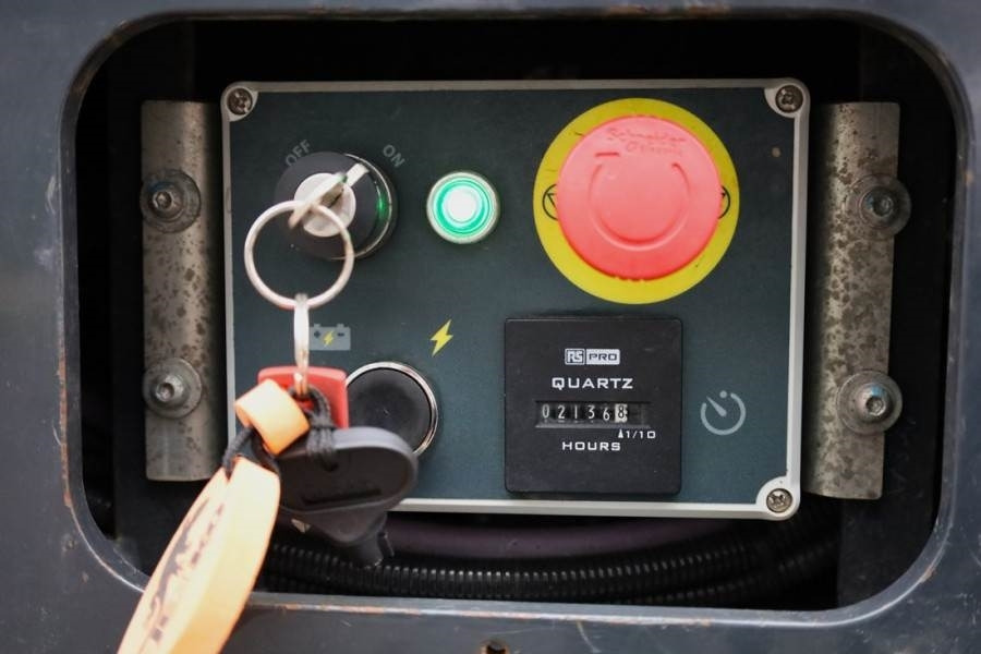 Jekko SPX532CL2 Electric, Remote Controlled, 17.3m Lifti  - رافعة مجنزرة: صور 5 Jekko SPX532CL2 Electric, Remote Controlled, 17.3m Lifti  - رافعة مجنزرة: صور 5