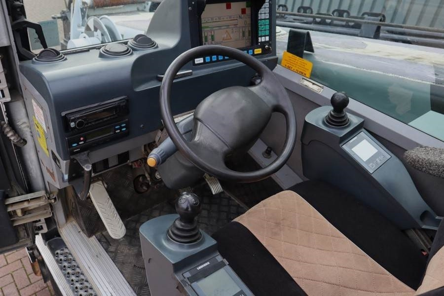 Liebherr LTC1055-3.1 Diesel, 6x6x6 Drive, 55t Capacity, 36m - رافعة لجميع التضاريس: صور 4 Liebherr LTC1055-3.1 Diesel, 6x6x6 Drive, 55t Capacity, 36m - رافعة لجميع التضاريس: صور 4
