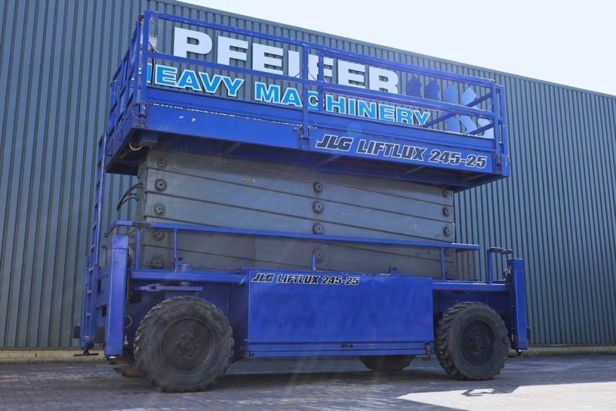 Liftlux SL245-25D 4WD Diesel, 4x4 Drive, 26.5m Working Hei - رافعات مقصية: صور 1 Liftlux SL245-25D 4WD Diesel, 4x4 Drive, 26.5m Working Hei - رافعات مقصية: صور 1