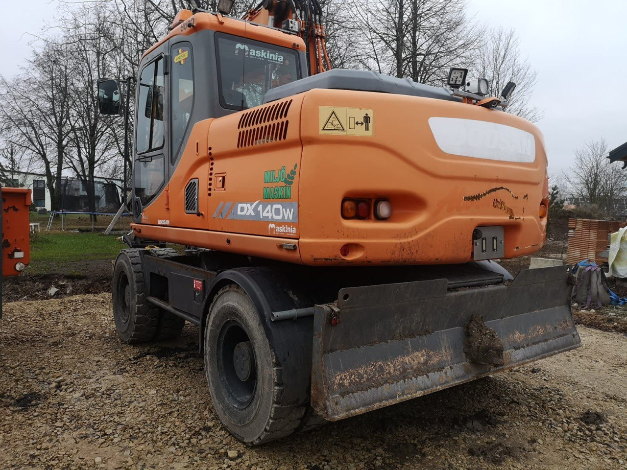 Doosan DX 140 - حفارة على عجلات: صور 2 Doosan DX 140 - حفارة على عجلات: صور 2
