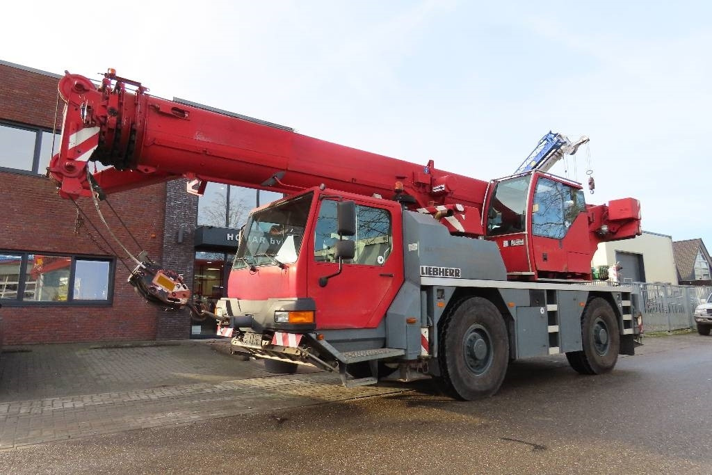 Liebherr LTM 1040-2.1 - رافعة لجميع التضاريس: صور 1 Liebherr LTM 1040-2.1 - رافعة لجميع التضاريس: صور 1