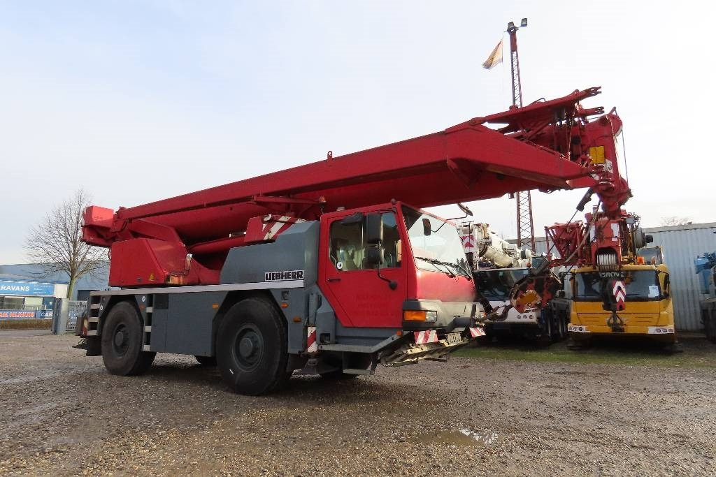 Liebherr LTM 1040-2.1 - رافعة لجميع التضاريس: صور 2 Liebherr LTM 1040-2.1 - رافعة لجميع التضاريس: صور 2