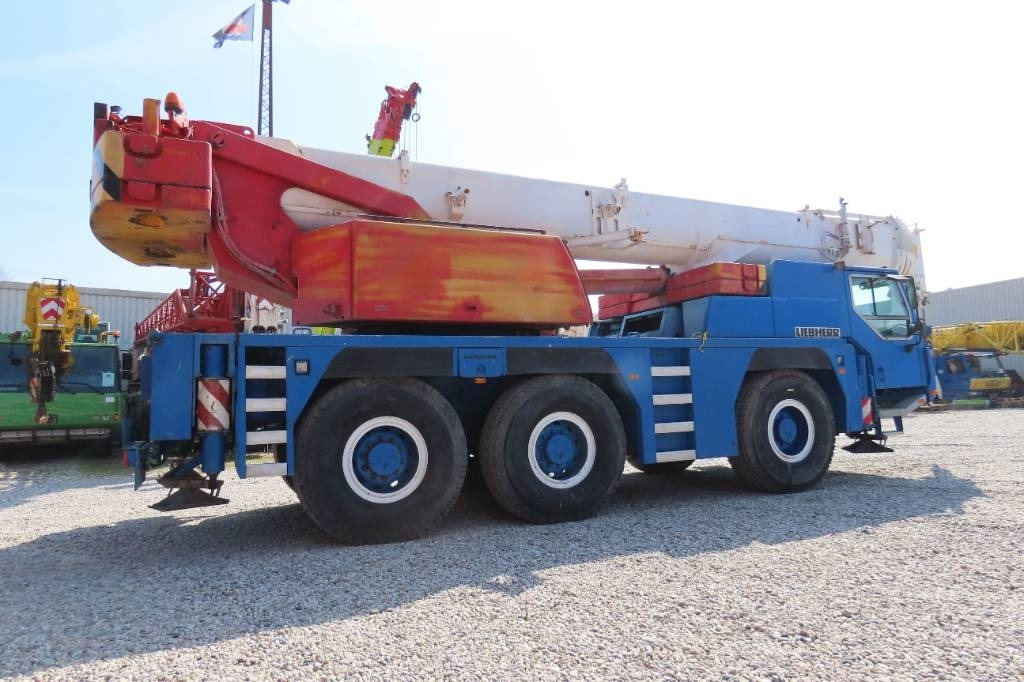 Liebherr LTM 1055-1 - رافعة لجميع التضاريس: صور 3 Liebherr LTM 1055-1 - رافعة لجميع التضاريس: صور 3