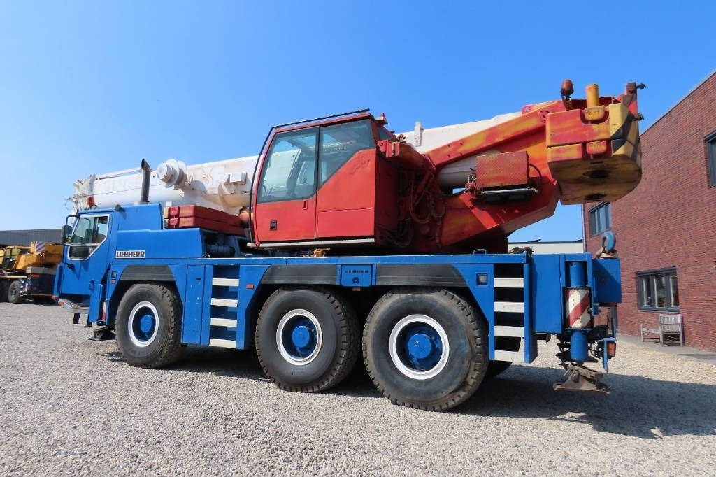 Liebherr LTM 1055-1 - رافعة لجميع التضاريس: صور 4 Liebherr LTM 1055-1 - رافعة لجميع التضاريس: صور 4