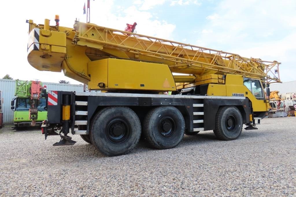 Liebherr LTM 1055-1 - رافعة لجميع التضاريس: صور 3 Liebherr LTM 1055-1 - رافعة لجميع التضاريس: صور 3