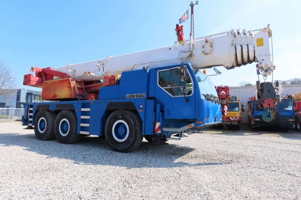 Liebherr LTM 1055-1 - رافعة لجميع التضاريس: صور 2 Liebherr LTM 1055-1 - رافعة لجميع التضاريس: صور 2