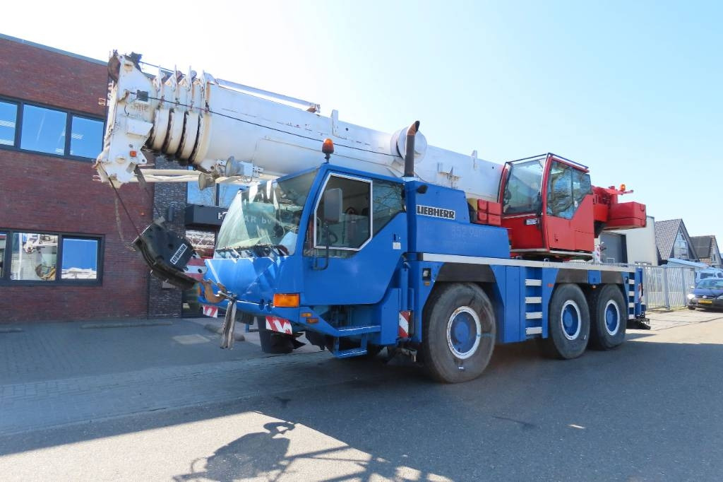 Liebherr LTM 1055-1 - رافعة لجميع التضاريس: صور 1 Liebherr LTM 1055-1 - رافعة لجميع التضاريس: صور 1