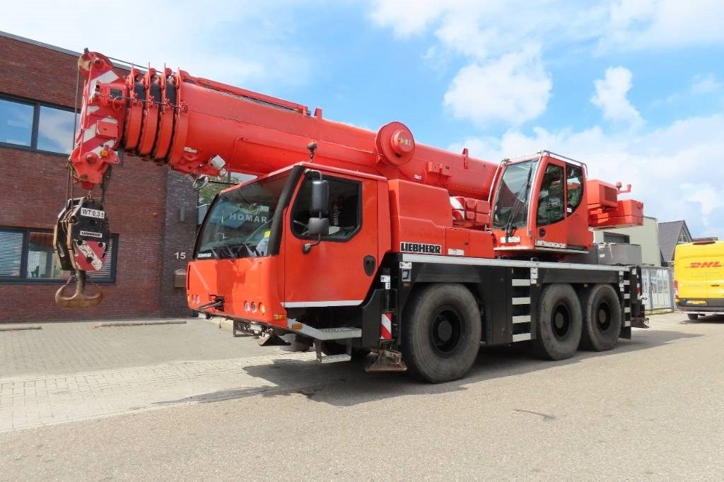 Liebherr LTM 1055-3.2 - رافعة لجميع التضاريس: صور 1 Liebherr LTM 1055-3.2 - رافعة لجميع التضاريس: صور 1