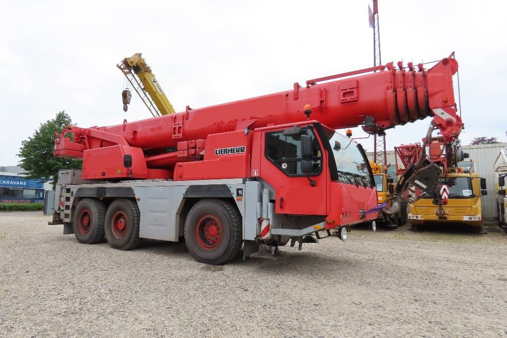 Liebherr LTM 1055-3.2 - رافعة لجميع التضاريس: صور 2 Liebherr LTM 1055-3.2 - رافعة لجميع التضاريس: صور 2