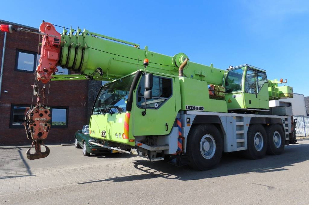 Liebherr LTM 1055-3.2 - رافعة لجميع التضاريس: صور 1 Liebherr LTM 1055-3.2 - رافعة لجميع التضاريس: صور 1