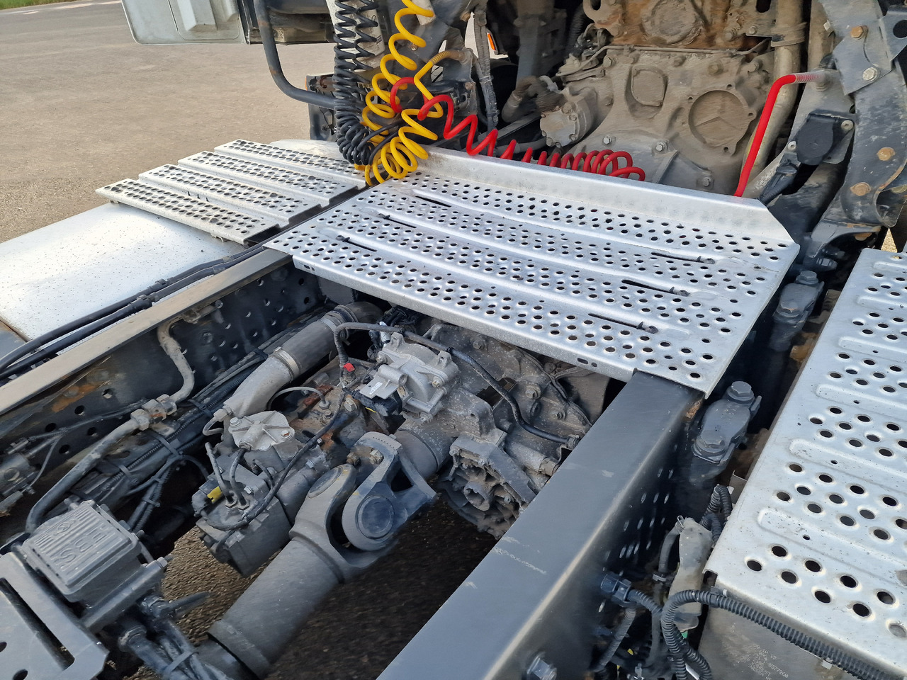 MERCEDES-BENZ Actros 1845 Retarder - شاحنة جرار: صور 5 MERCEDES-BENZ Actros 1845 Retarder - شاحنة جرار: صور 5