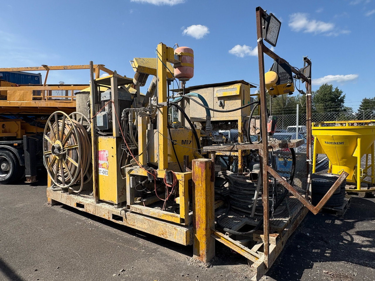 Atlas Copco Unigrout - معدات البناء: صور 1 Atlas Copco Unigrout - معدات البناء: صور 1