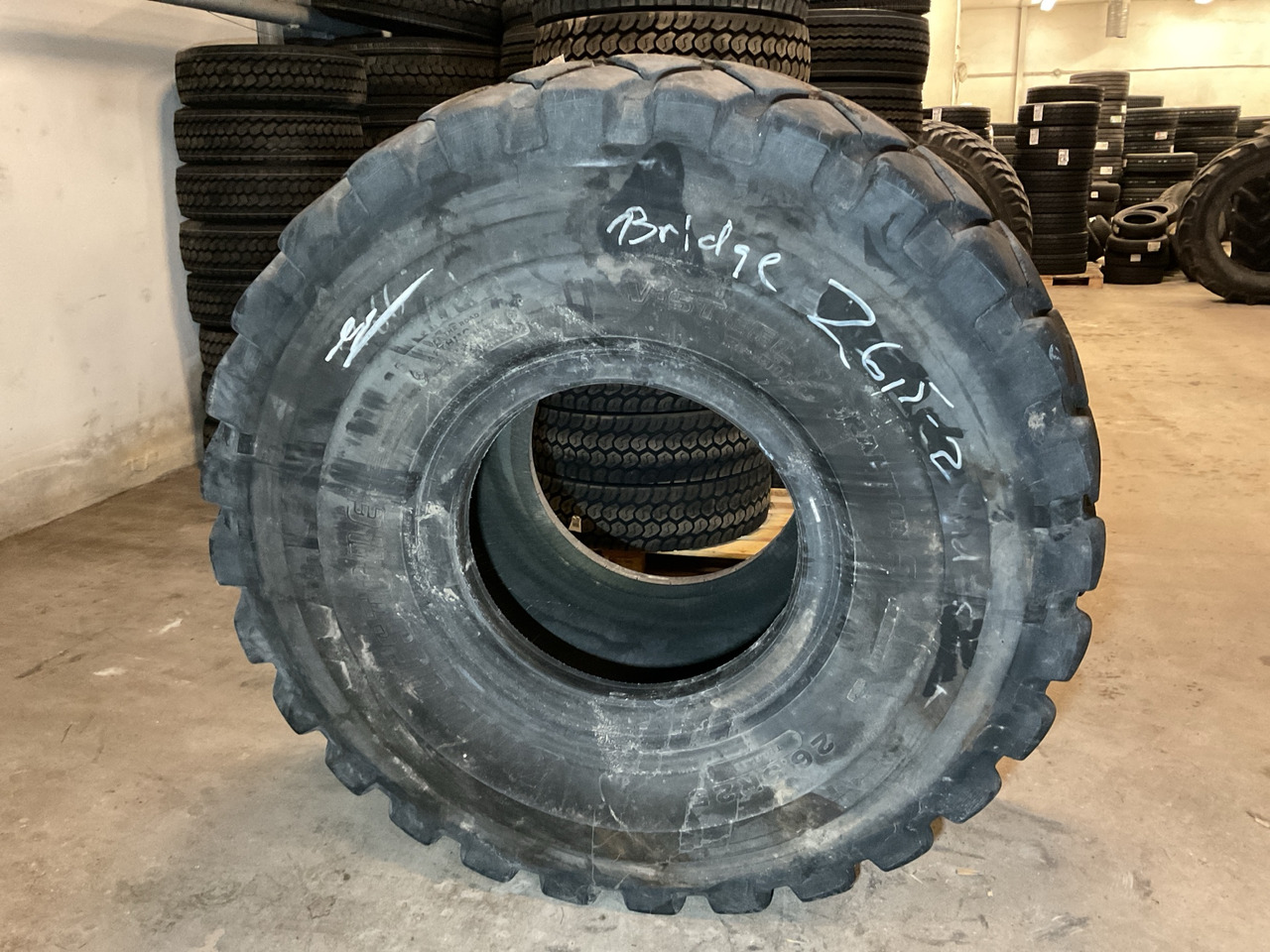 Bridgestone 26.5R25 - الإطارات - آلات البناء: صور 1 Bridgestone 26.5R25 - الإطارات - آلات البناء: صور 1