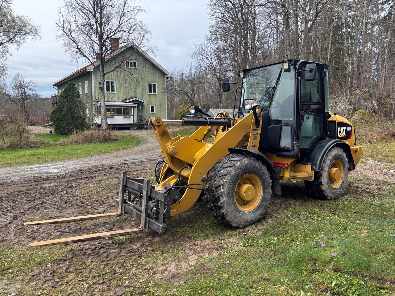 CAT 906H2 - اللودر بعجل: صور 1 CAT 906H2 - اللودر بعجل: صور 1