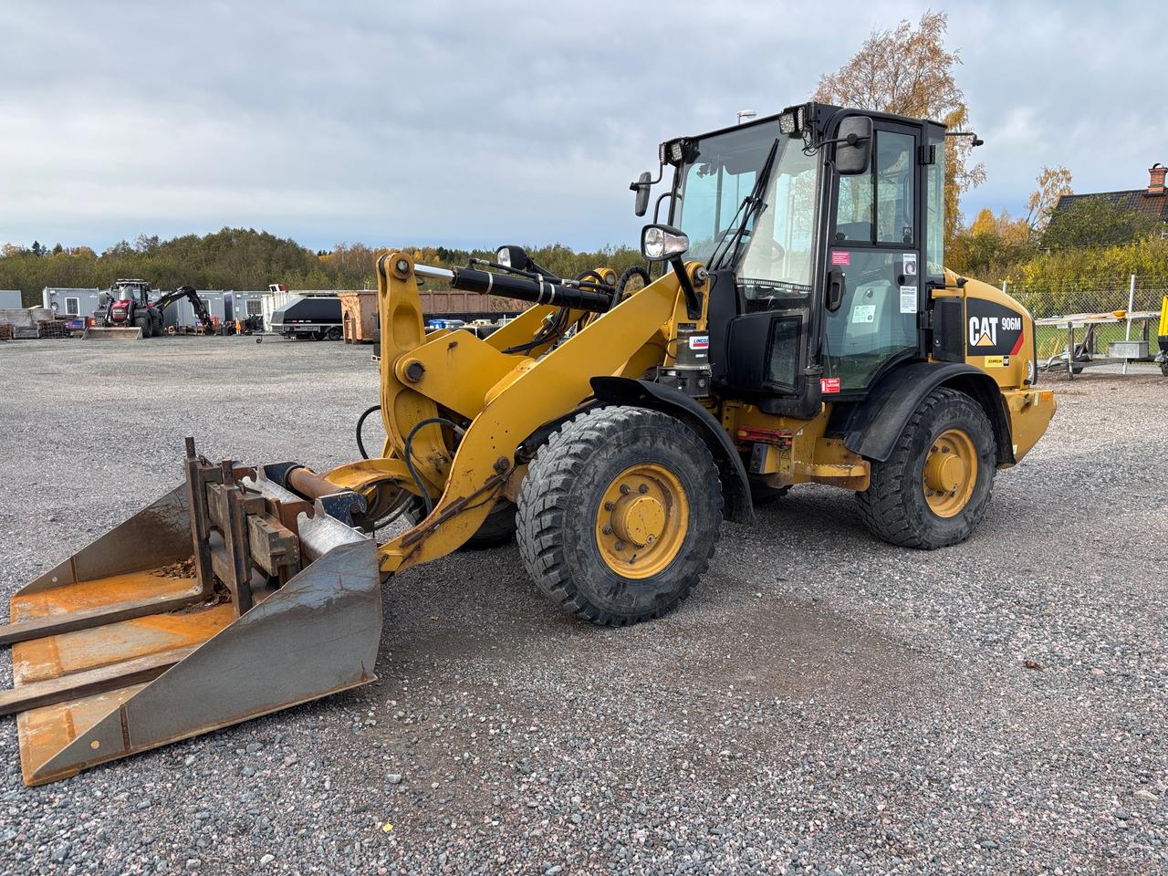 CAT 906M - اللودر بعجل: صور 1 CAT 906M - اللودر بعجل: صور 1