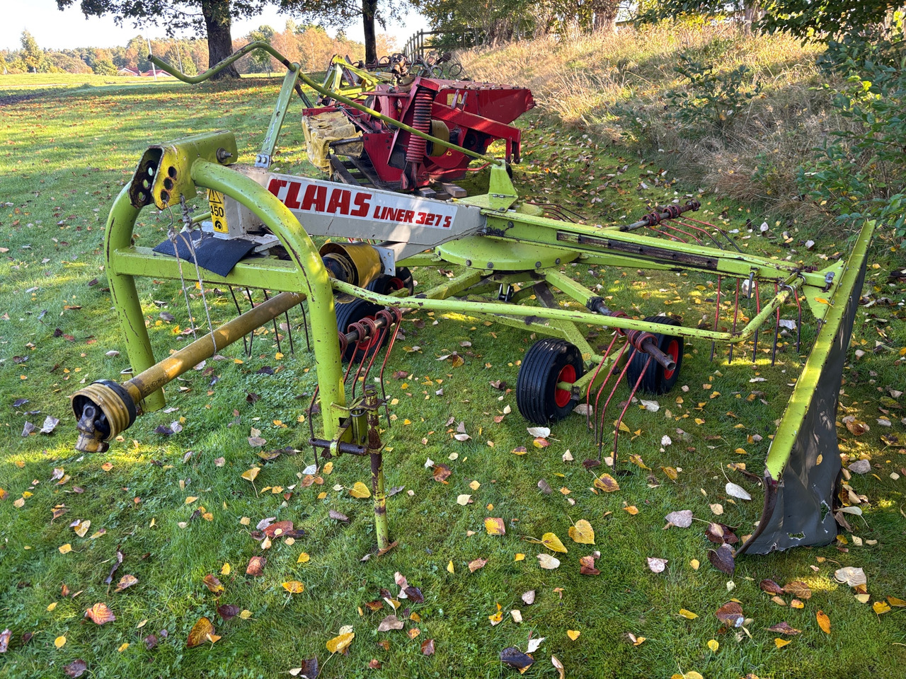 Claas Liner 327S - لمّامَة القش: صور 1 Claas Liner 327S - لمّامَة القش: صور 1