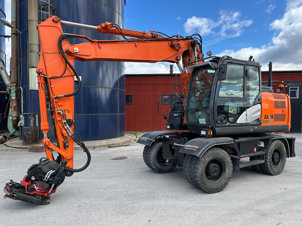 Hitachi ZX140W-5B - حفارة: صور 1 Hitachi ZX140W-5B - حفارة: صور 1