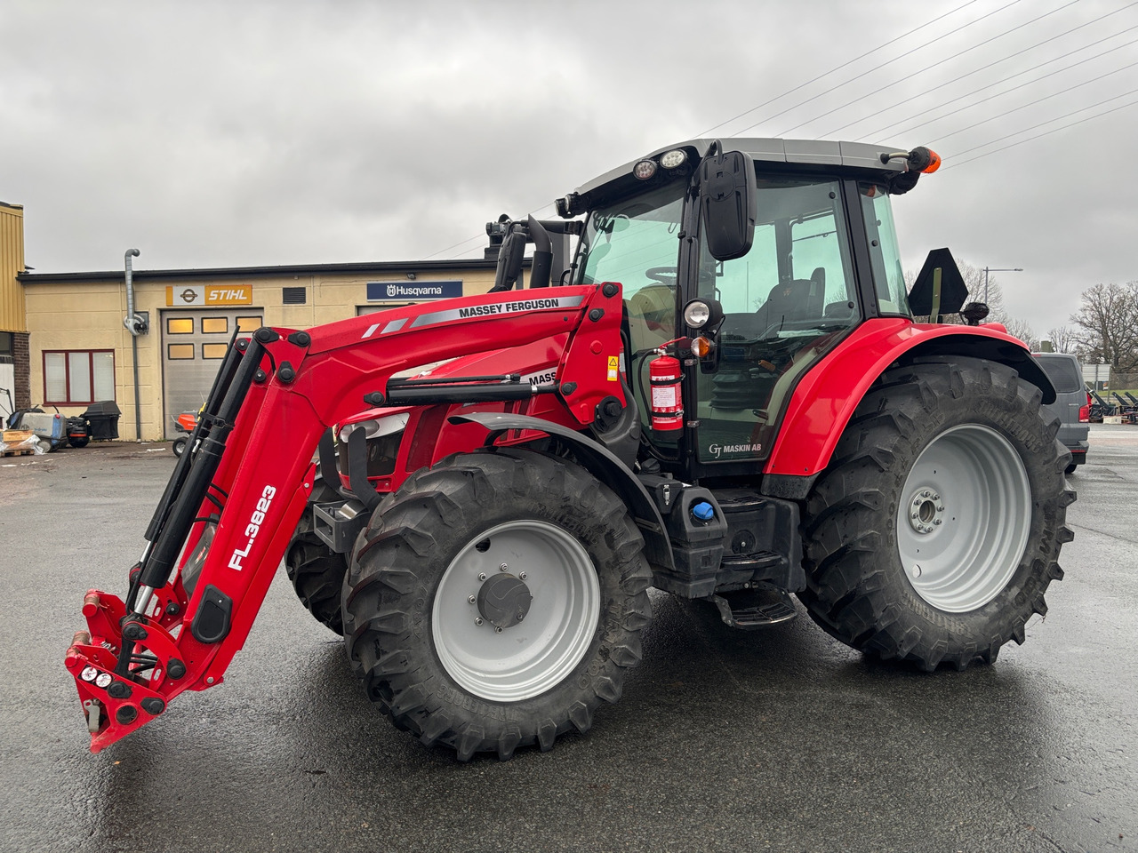 Massey Ferguson 5713S - جرار: صور 1 Massey Ferguson 5713S - جرار: صور 1