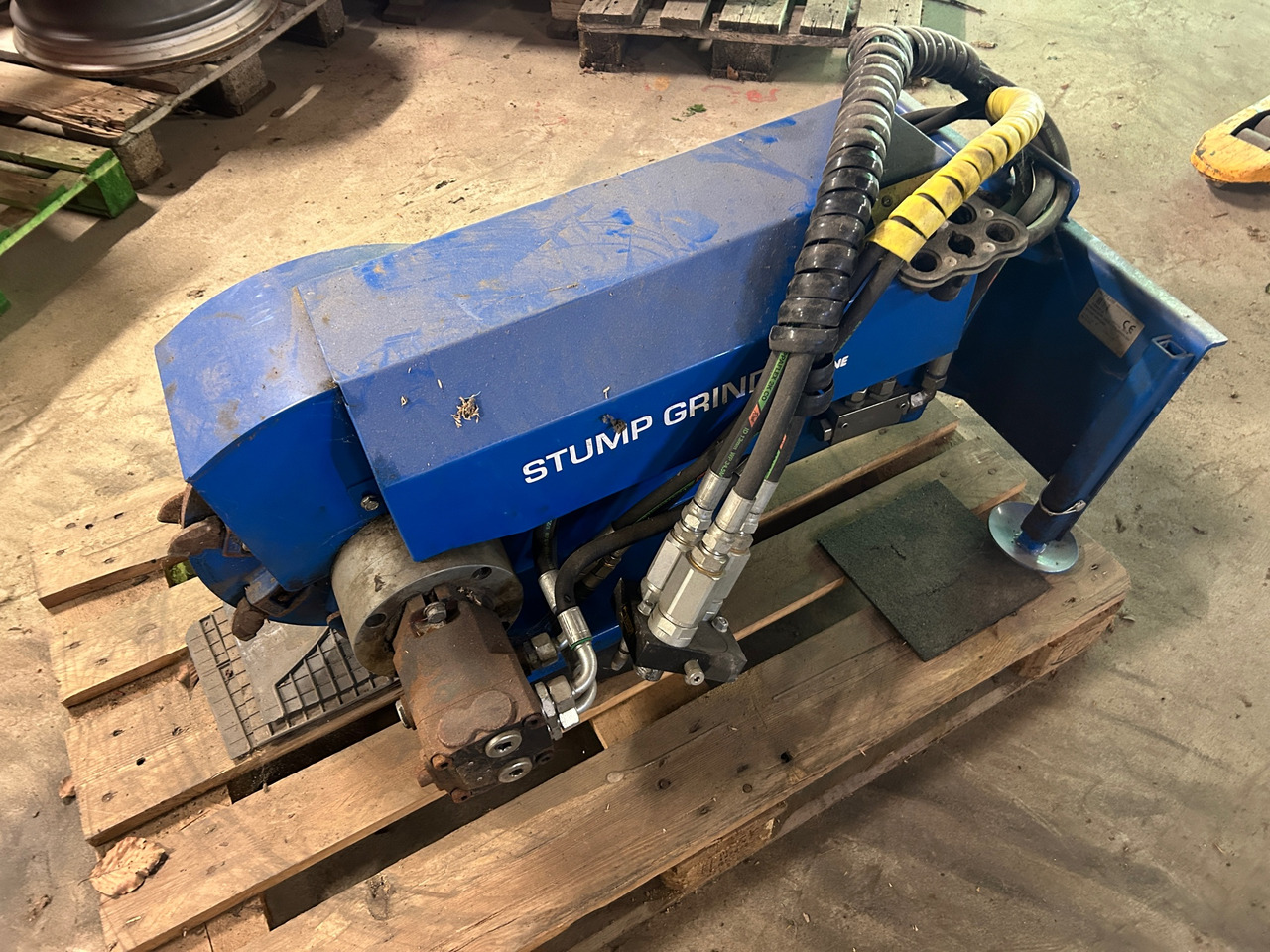 MultiOne Stump Grinder - معدات البناء: صور 1 MultiOne Stump Grinder - معدات البناء: صور 1