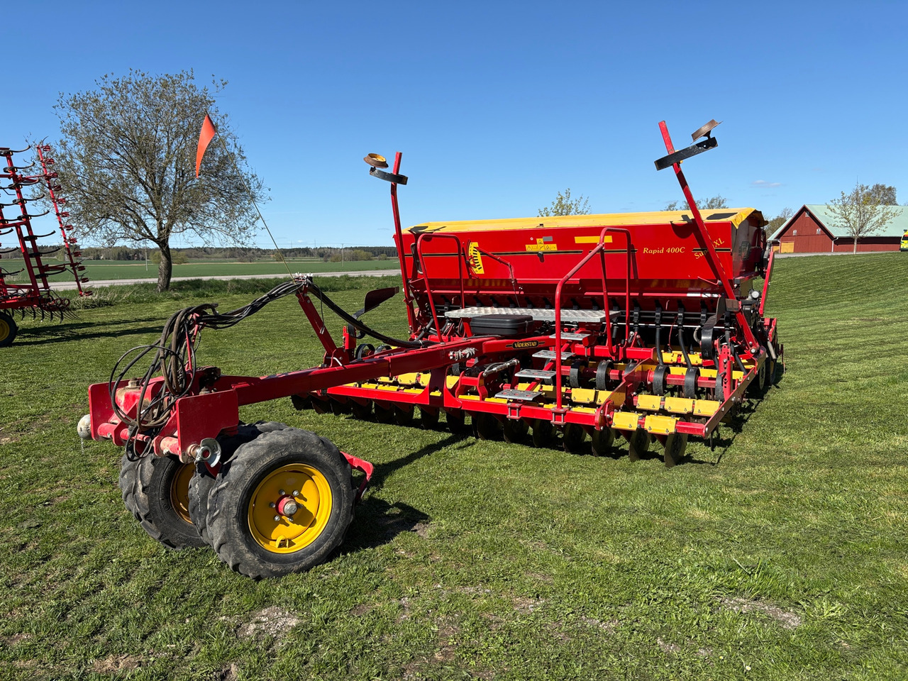 Väderstad Rapid 400C XL - آلات البذر والغرس والشتل: صور 1 Väderstad Rapid 400C XL - آلات البذر والغرس والشتل: صور 1