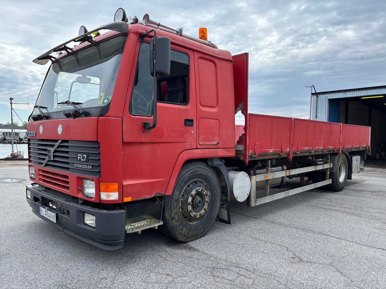 Volvo FL7 - شاحنات مسطحة: صور 1 Volvo FL7 - شاحنات مسطحة: صور 1