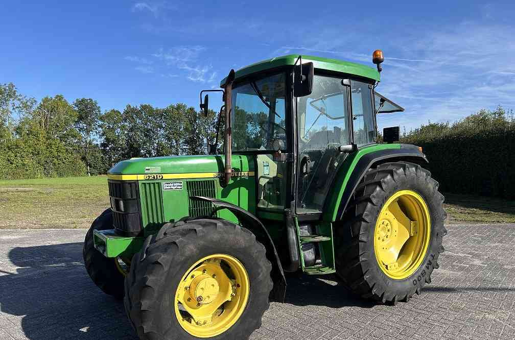 John Deere 6210 - جرار: صور 1 John Deere 6210 - جرار: صور 1