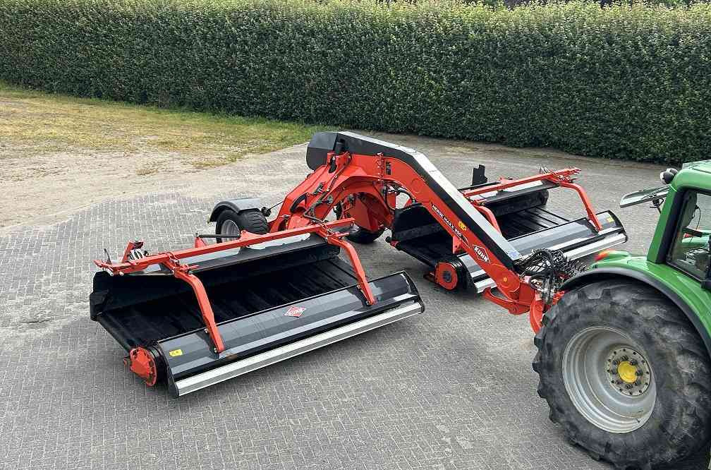 Kuhn Merge Maxx 950 bandhark - لمّامَة القش: صور 2 Kuhn Merge Maxx 950 bandhark - لمّامَة القش: صور 2