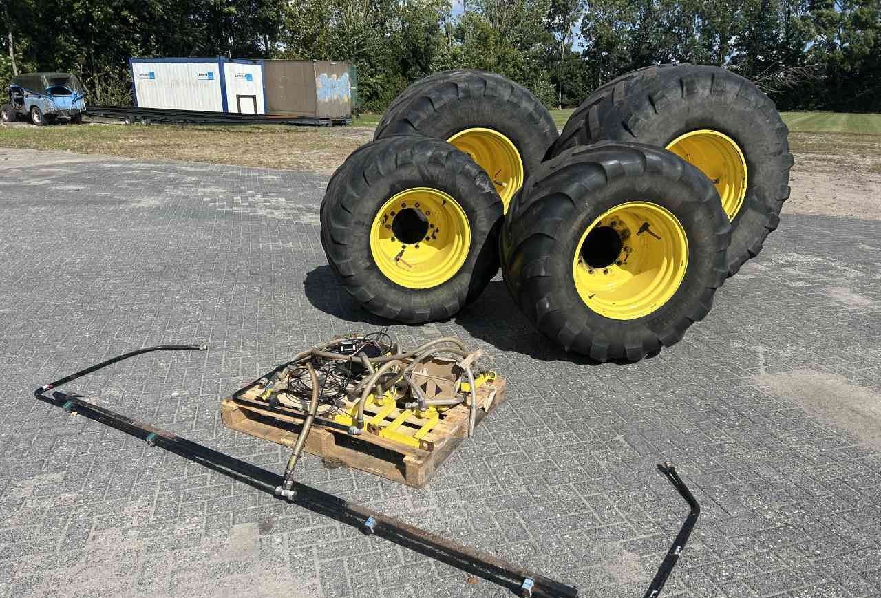 Michelin 1050/50x32 en 750/50x26 luchtdrukwissel set - الإطارات والجنوط - الآلات والماكينات الزراعية: صور 1 Michelin 1050/50x32 en 750/50x26 luchtdrukwissel set - الإطارات والجنوط - الآلات والماكينات الزراعية: صور 1