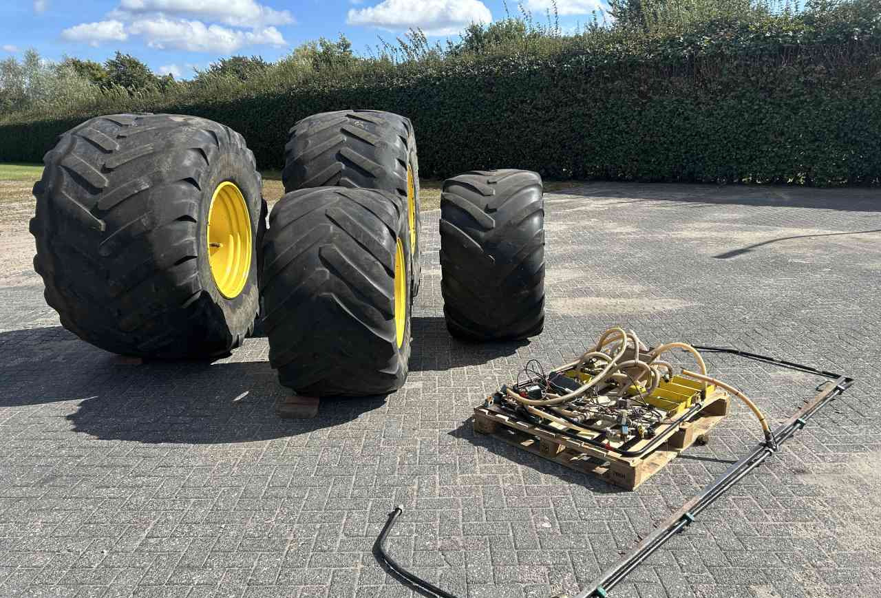 Michelin 1050/50x32 en 750/50x26 luchtdrukwissel set - الإطارات والجنوط - الآلات والماكينات الزراعية: صور 2 Michelin 1050/50x32 en 750/50x26 luchtdrukwissel set - الإطارات والجنوط - الآلات والماكينات الزراعية: صور 2