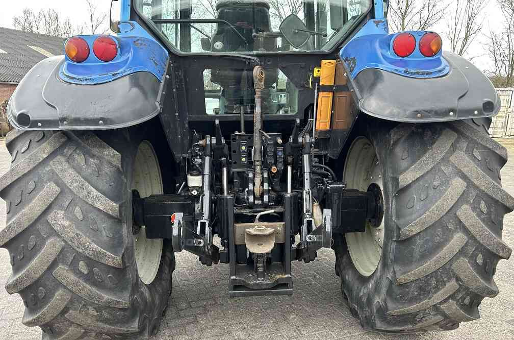 Valtra T130 trekker - جرار: صور 3 Valtra T130 trekker - جرار: صور 3