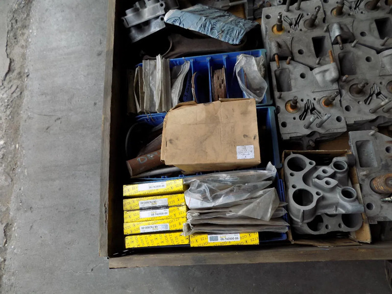 Deutz onderdelen motor - المحرك: صور 3 Deutz onderdelen motor - المحرك: صور 3