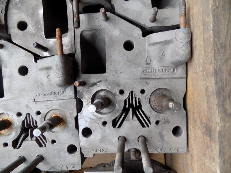 Deutz onderdelen motor - المحرك: صور 2 Deutz onderdelen motor - المحرك: صور 2