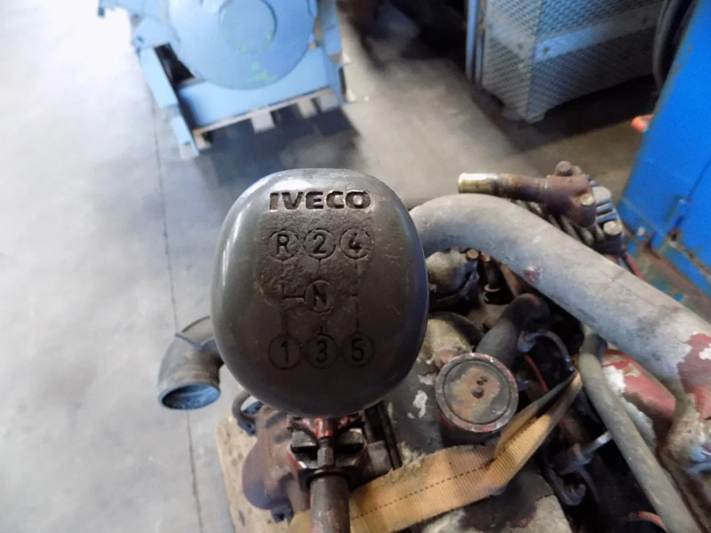 Iveco Iveco 8061 motor met transmissie motor goed. en diverseonderdelen - المحرك - شاحنة: صور 4 Iveco Iveco 8061 motor met transmissie motor goed. en diverseonderdelen - المحرك - شاحنة: صور 4