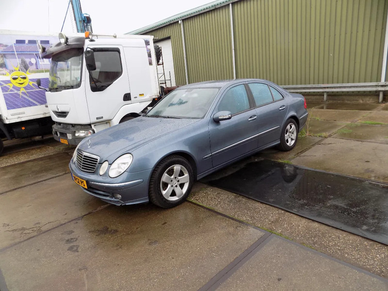 Mercedes-Benz E-Klasse 320 CDI sedan avantgarde - سيارة: صور 1 Mercedes-Benz E-Klasse 320 CDI sedan avantgarde - سيارة: صور 1