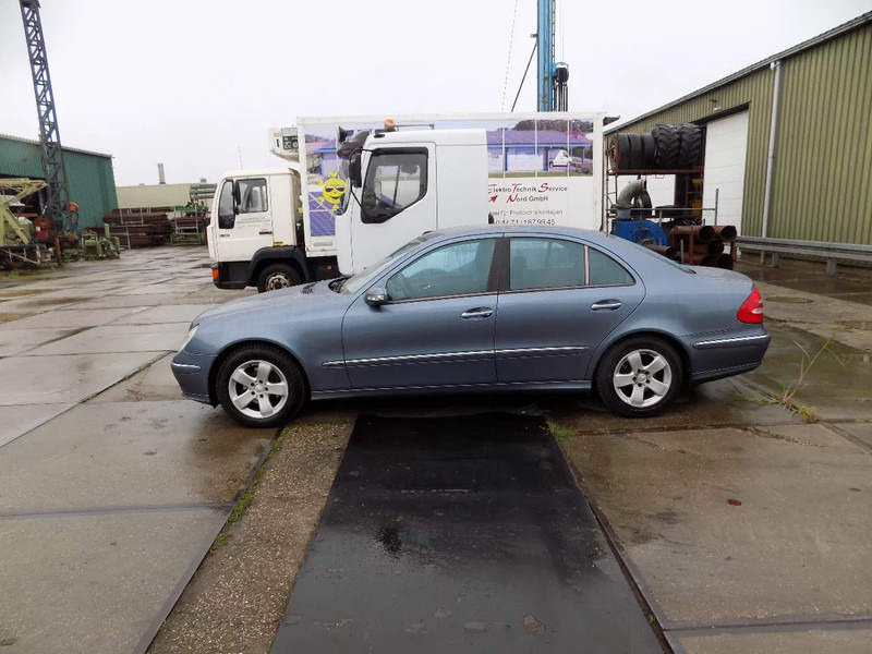 Mercedes-Benz E-Klasse 320 CDI sedan avantgarde - سيارة: صور 5 Mercedes-Benz E-Klasse 320 CDI sedan avantgarde - سيارة: صور 5