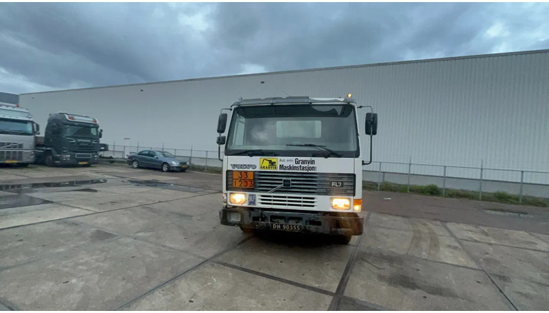 Volvo FL 7 Volvo FL7 285 Fuel tanker 4x2 - شاحنة صهريج: صور 3 Volvo FL 7 Volvo FL7 285 Fuel tanker 4x2 - شاحنة صهريج: صور 3