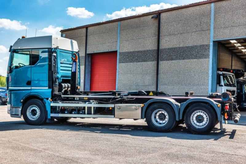 شاحنة ذات الخطاف MAN TGX 26.510 6x2-4 LL + AJK: صور 6