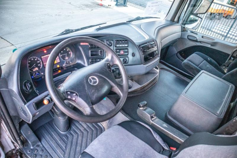 Interior photo 2: شاحنة ذات الخطاف Mercedes ACTROS 2646 L-MP3