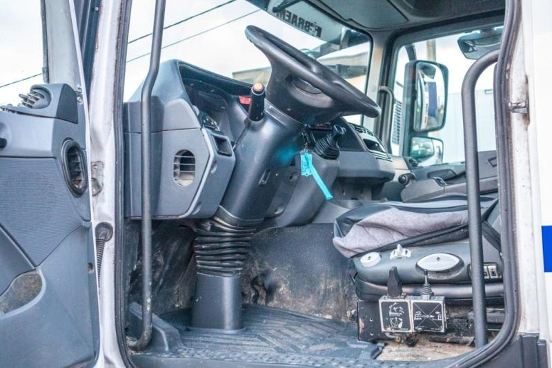 Interior photo 1: شاحنة ذات الخطاف Mercedes ACTROS 2646 L-MP3