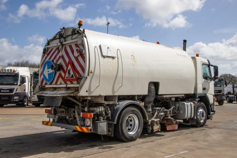 Volvo FM 340 - BUCHER SCHÖRLING 8000 - سياره كنس شوارع: صور 4 Volvo FM 340 - BUCHER SCHÖRLING 8000 - سياره كنس شوارع: صور 4