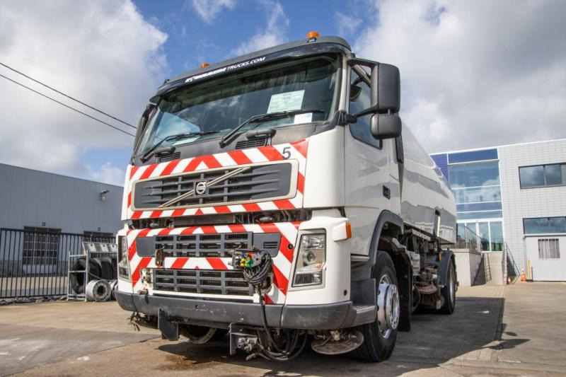 Volvo FM 340 - BUCHER SCHÖRLING 8000 - سياره كنس شوارع: صور 2 Volvo FM 340 - BUCHER SCHÖRLING 8000 - سياره كنس شوارع: صور 2