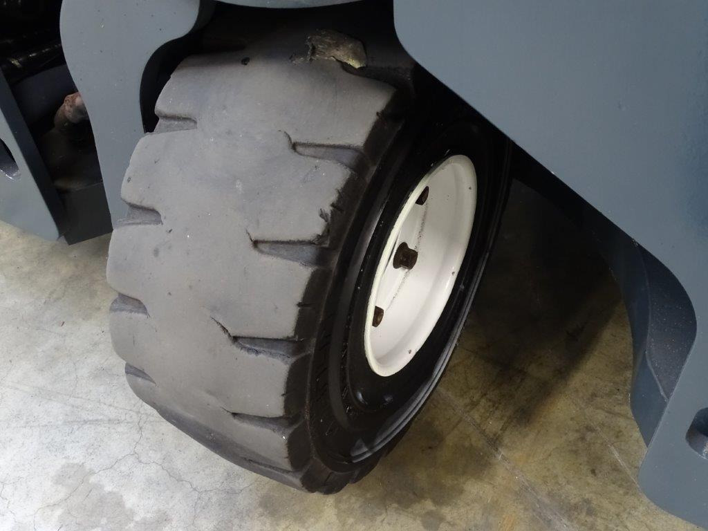 Combilift C4500 - TRIPLEX - شاحنة المناولة رباعية الاتجاهات: صور 2 Combilift C4500 - TRIPLEX - شاحنة المناولة رباعية الاتجاهات: صور 2