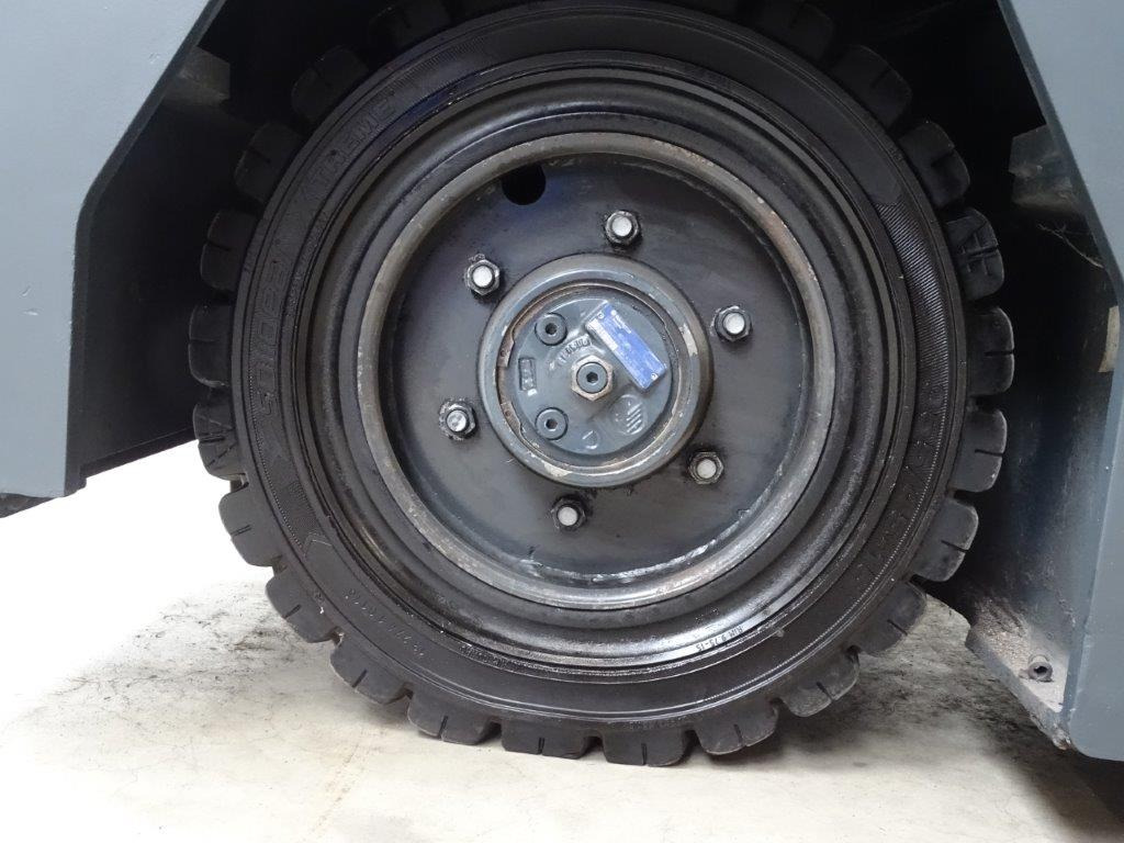 Combilift ESL5067 - REIFEN SE -TRIPLEX - شاحنة المناولة رباعية الاتجاهات: صور 2 Combilift ESL5067 - REIFEN SE -TRIPLEX - شاحنة المناولة رباعية الاتجاهات: صور 2