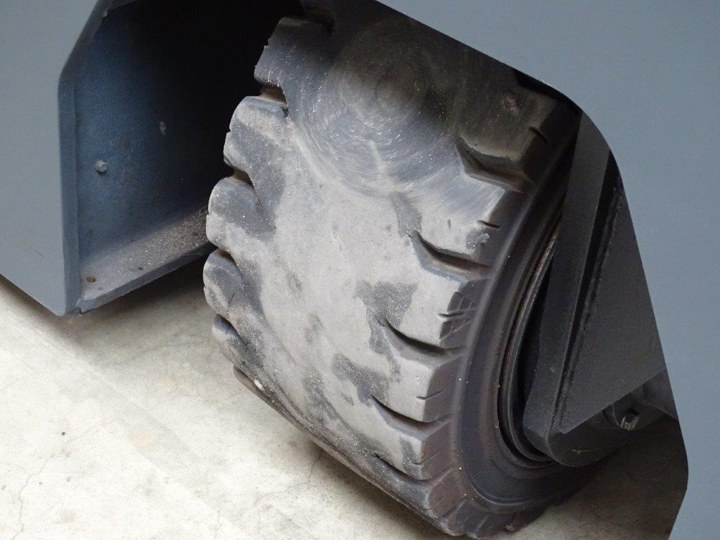 شاحنة المناولة رباعية الاتجاهات Combilift ESL5067 - REIFEN SE -TRIPLEX: صور 10 شاحنة المناولة رباعية الاتجاهات Combilift ESL5067 - REIFEN SE -TRIPLEX: صور 10