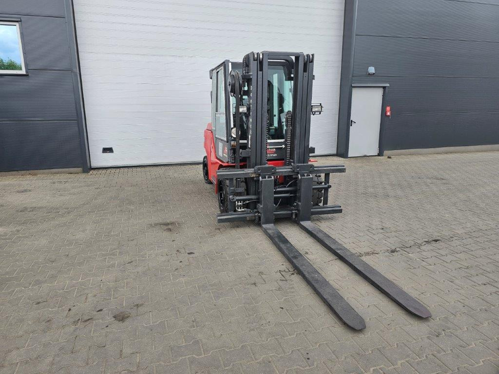 Dan Truck 8450DG Container-Indoor-Stapler -TRIPLEX - رافعة شوكية ديزل: صور 5 Dan Truck 8450DG Container-Indoor-Stapler -TRIPLEX - رافعة شوكية ديزل: صور 5