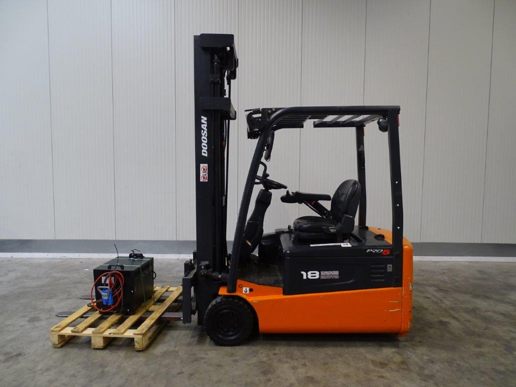 Doosan B18T-5 - TRIPLEX - رافعة شوكية كهربائية: صور 3 Doosan B18T-5 - TRIPLEX - رافعة شوكية كهربائية: صور 3