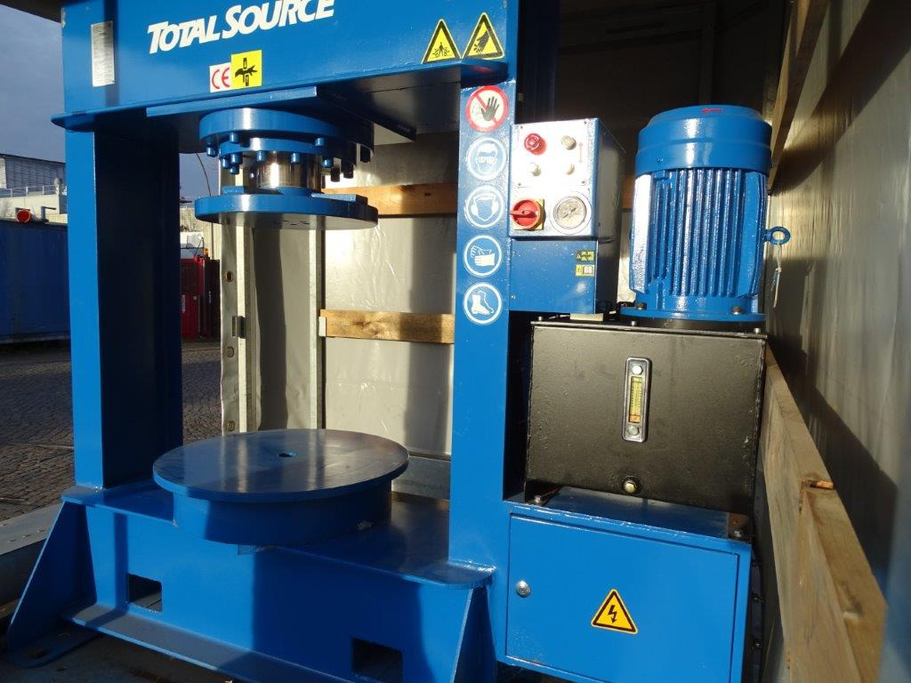 MOBILE VOLLREIFENPRESSE - معدات الورش: صور 5 MOBILE VOLLREIFENPRESSE - معدات الورش: صور 5